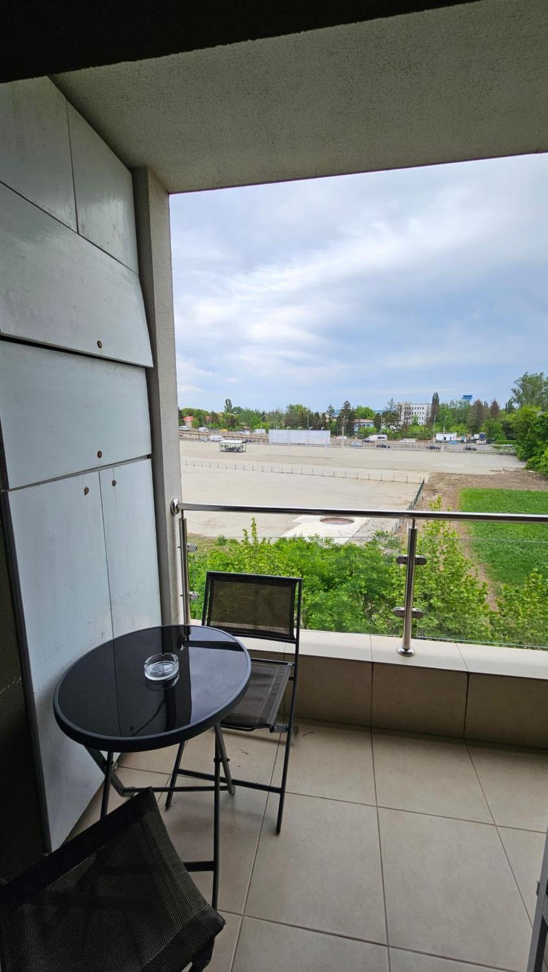 Airport Residence 3 Отопени Экстерьер фото