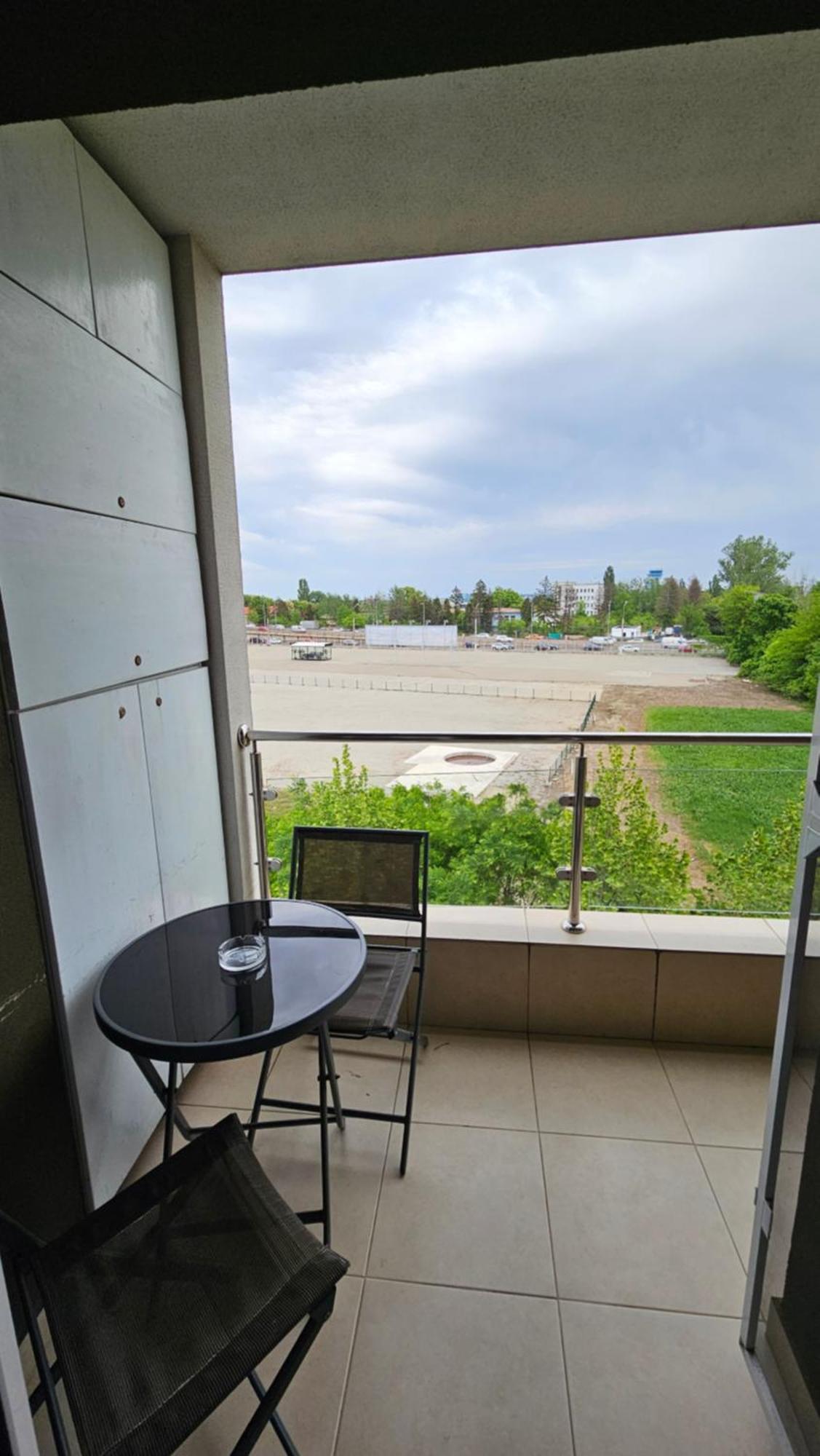 Airport Residence 3 Отопени Экстерьер фото