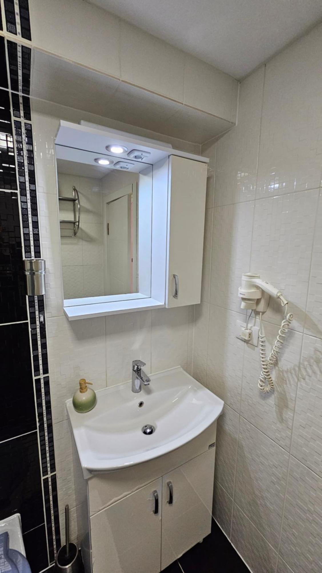 Airport Residence 3 Отопени Экстерьер фото